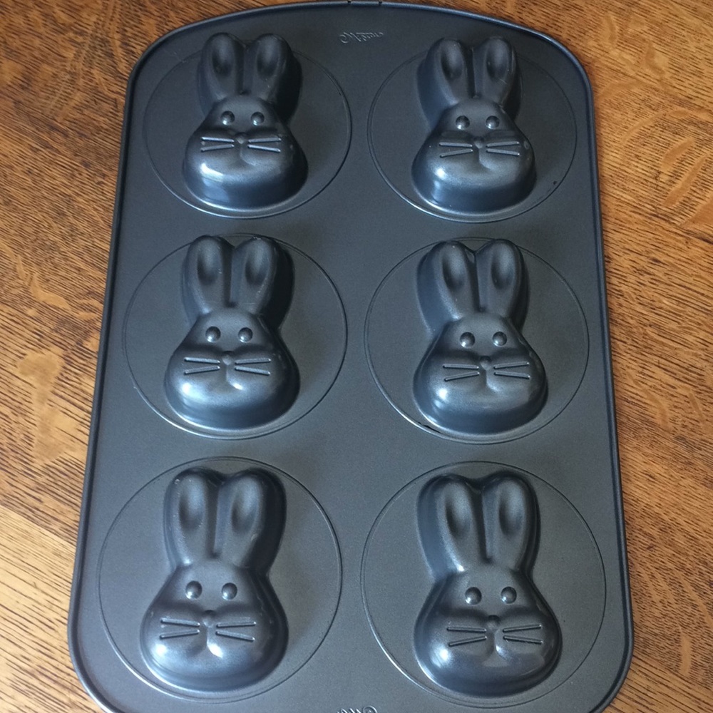 WILTON BUNNY TEA CAKE PAN